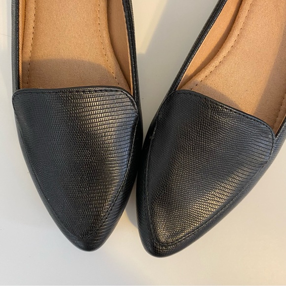 Old Navy Textured Black Women's Loafers - Picture 4 of 9